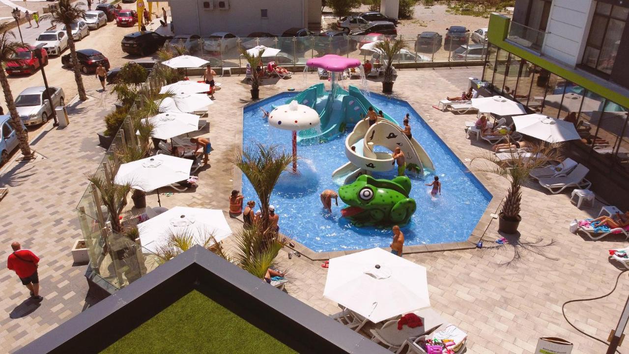 Glamour Red Apartment 22 In Spa Pool Resort มามายา ภายนอก รูปภาพ