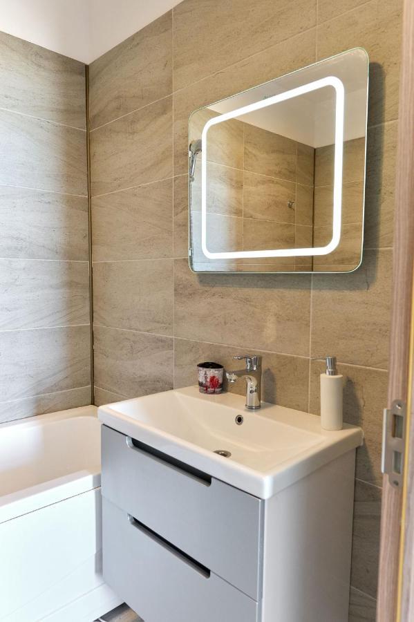Glamour Red Apartment 22 In Spa Pool Resort มามายา ภายนอก รูปภาพ