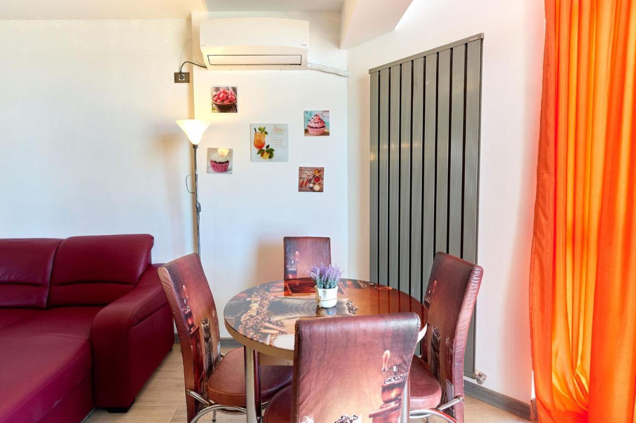 Glamour Red Apartment 22 In Spa Pool Resort มามายา ภายนอก รูปภาพ